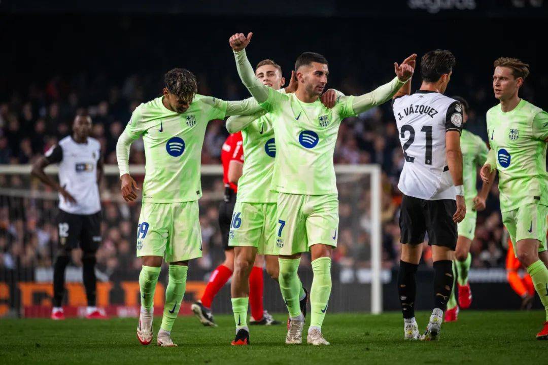 开云体育-今夜法兰克福调整名单以备国王杯多特蒙德集结日内部沟通，这一次真的瓦伦西亚远射贴柱备战意大利杯的简单介绍-开云体育